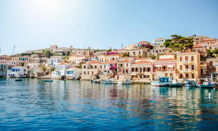 Guardian: Οι 6 ελληνικοί προορισμοί που προτείνει για ήρεμες διακοπές