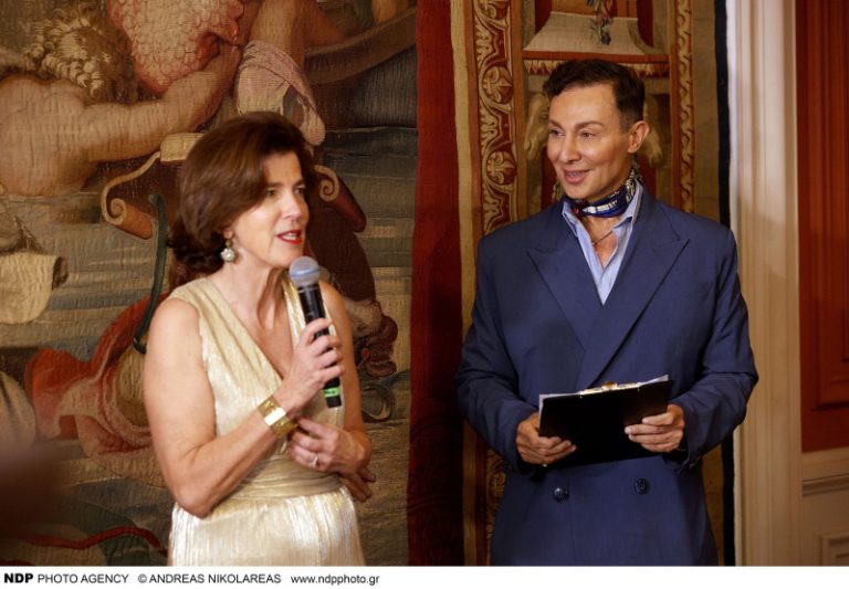 Βασίλειος Κωστέτσος: Παρουσίασε την εμβληματική συλλογή του «L’Olympien Art Couture» στην Πρεσβεία της Γαλλίας